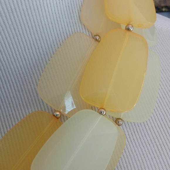 ❇ NWT ❇ The Limited Frosted Ombre´ Layered Statement Necklace, Yellow and Gold - Picture 3 of 7